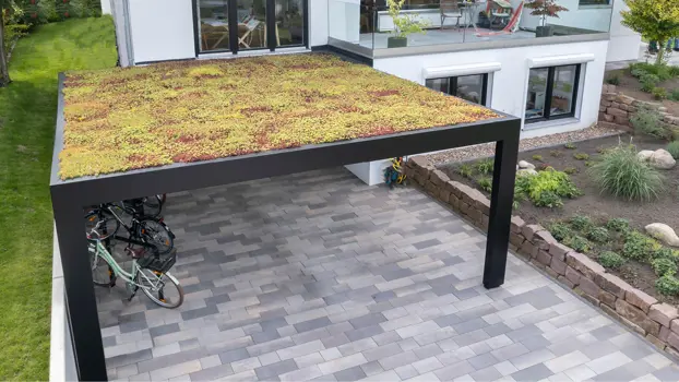 KUBIC Doppelcarport mit Sedum auf dem Dach