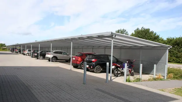 PLAN Carportanlaeg Med 27 Parkeringspladser Beklaedning Galvaniseret Hulplade