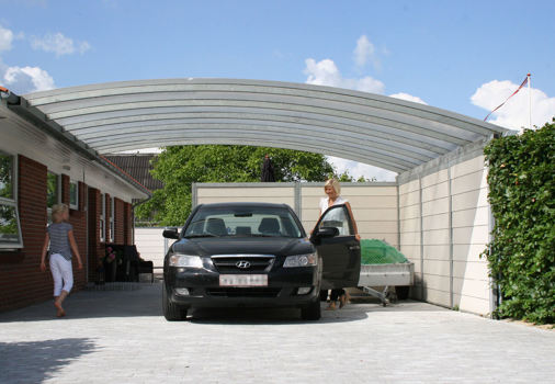 Großer ELIPSE Wall Carport, an der Regenrinne montiert