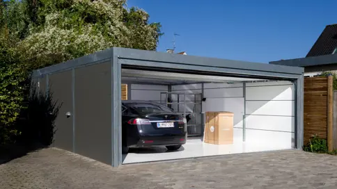 UNA-Garage mit Isopaneel-Verkleidung – außen grau und innen weiß