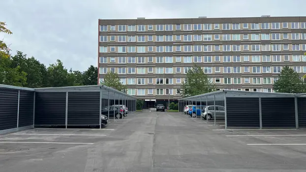 Großes PLAN-Carport-System mit EasyPlank-Verkleidung