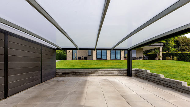 KUBIC Carport im Bauhaus Stil von innen gesehen