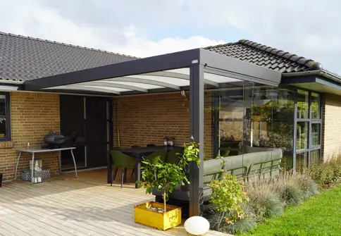 UNA Terrasseoverdaekning Med Glasbeklaedning