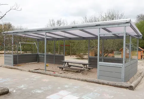 PLAN Aktivitetsrum Med Komposit Og Glas Beklaedning (1)