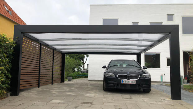 Stilvoller moderner Stahlcarport KUBIC, schwarz lackiert, auf 4 Säulen