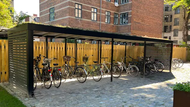 UNA-Fahrradparkplatz mit Sedum