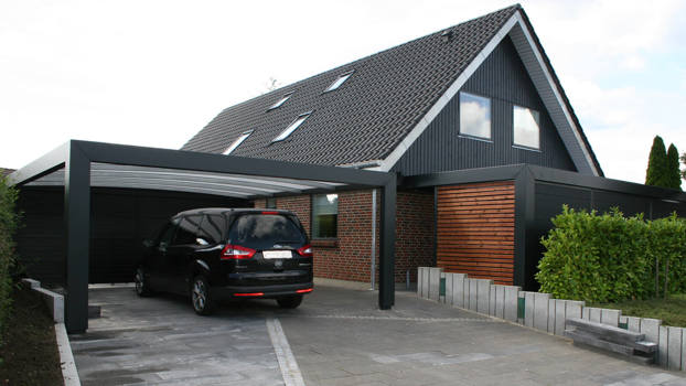 Doppelcarport im Bauhaus-Stil mit passendem freistehenden Geräteschuppen