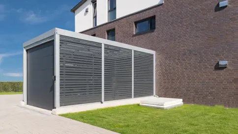 UNA Garage Med Lamelbeklaedning