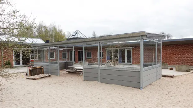 PLAN-Sandkastenüberdachung: und die Kinder können bei jedem Wetter spielen