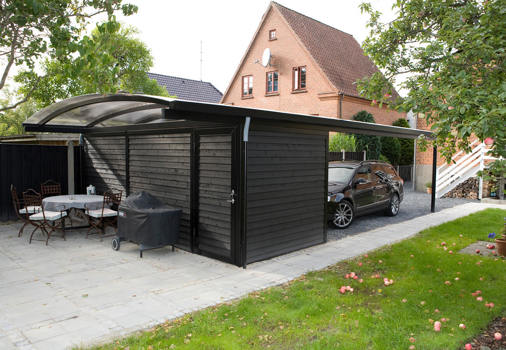 ELIPSE-Carport mit Schuppen und Dachüberstand dahinter