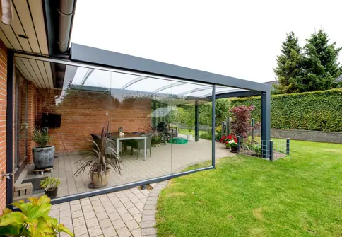 Glasvaeg Som Afskaermning Paa Terrasseoverdaekning