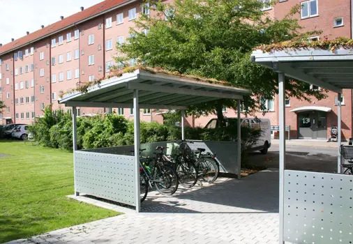 Fahrradunterstand PLAN mit Sedum und Lochblechplatten verkleidet