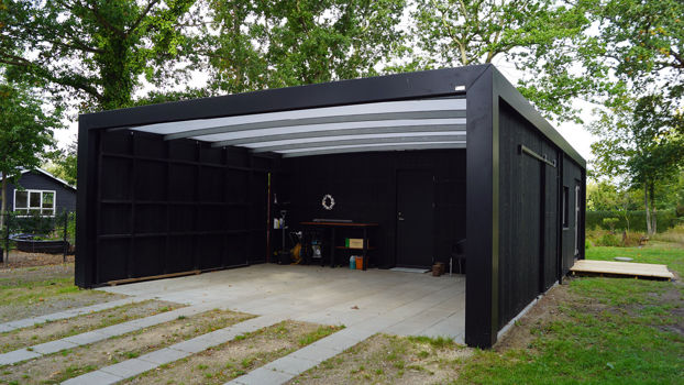 KUBIC-Konstruktion: Carport und Nebengebäude, bauseits mit Holz verkleidet