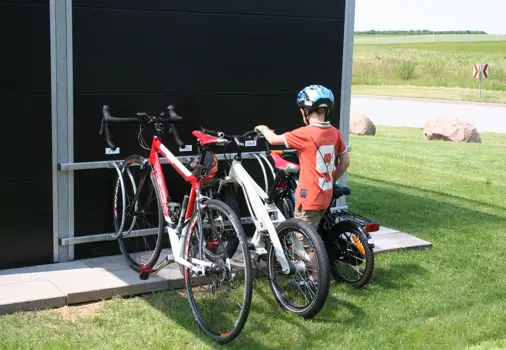 Fahrradständer für die ganze Familie am UNA-Carport montiert.