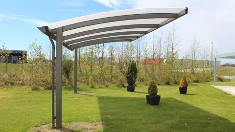 WING-Carport für ein Auto – lackiert